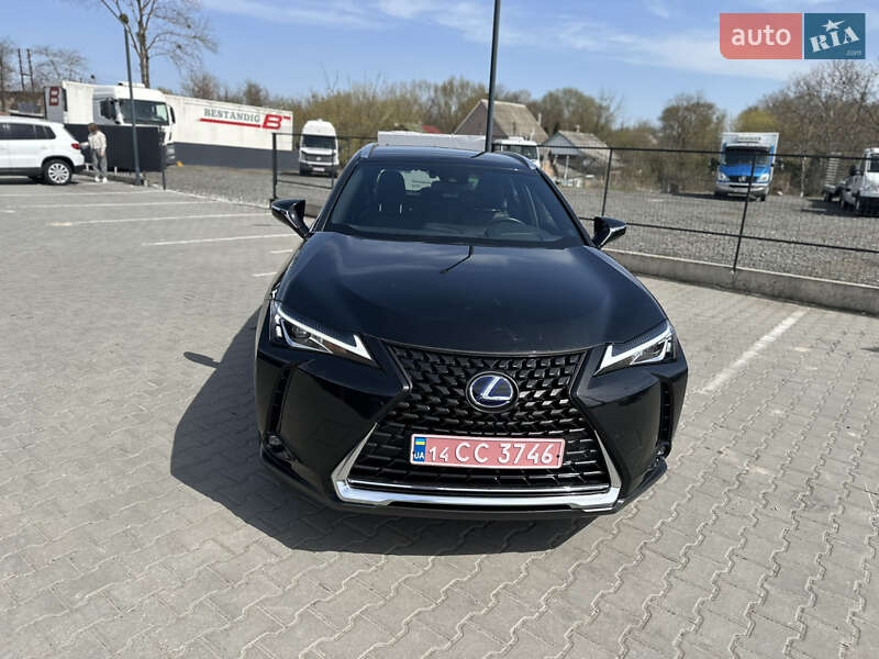 Внедорожник / Кроссовер Lexus UX 2020 в 