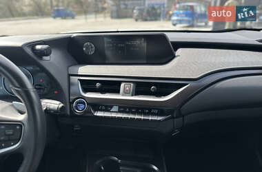 Внедорожник / Кроссовер Lexus UX 2020 в 