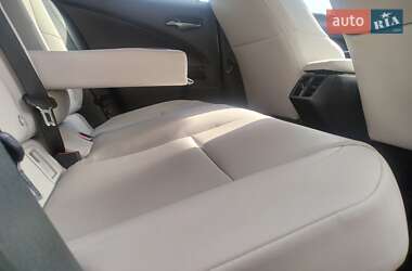 Внедорожник / Кроссовер Lexus UX 2023 в 