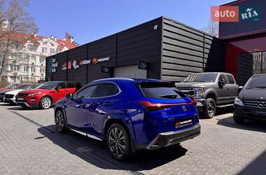 Позашляховик / Кросовер Lexus UX 2021 в 
