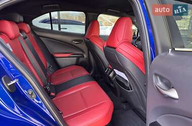 Позашляховик / Кросовер Lexus UX 2021 в 