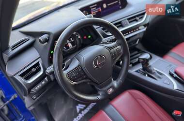 Позашляховик / Кросовер Lexus UX 2021 в 