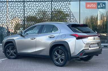 Внедорожник / Кроссовер Lexus UX 2018 в 