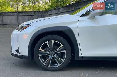 Внедорожник / Кроссовер Lexus UX 2018 в 