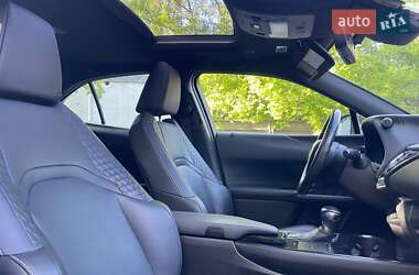 Внедорожник / Кроссовер Lexus UX 2018 в 