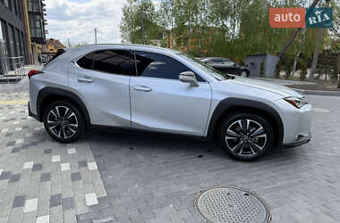 Внедорожник / Кроссовер Lexus UX 2020 в 