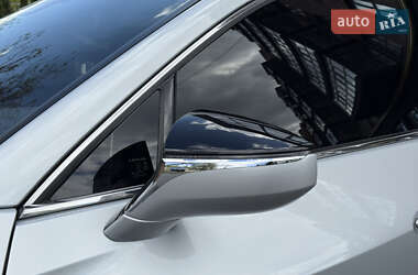 Внедорожник / Кроссовер Lexus UX 2020 в 