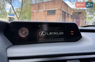 Внедорожник / Кроссовер Lexus UX 2020 в 
