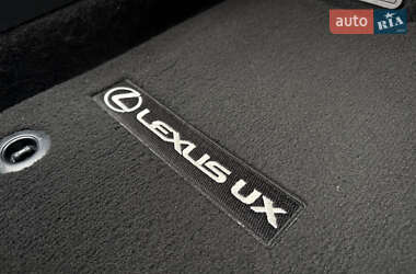 Внедорожник / Кроссовер Lexus UX 2020 в 