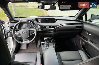 Позашляховик / Кросовер Lexus UX 2021 в 