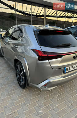 Позашляховик / Кросовер Lexus UX 2019 в 