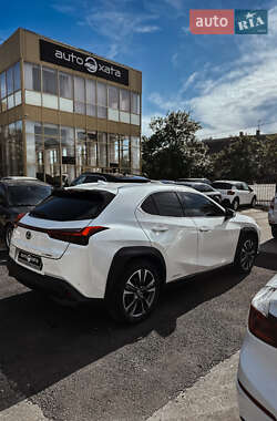 Внедорожник / Кроссовер Lexus UX 2021 в 