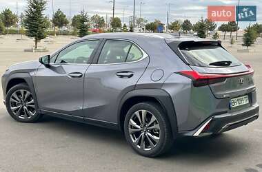 Внедорожник / Кроссовер Lexus UX 2021 в 