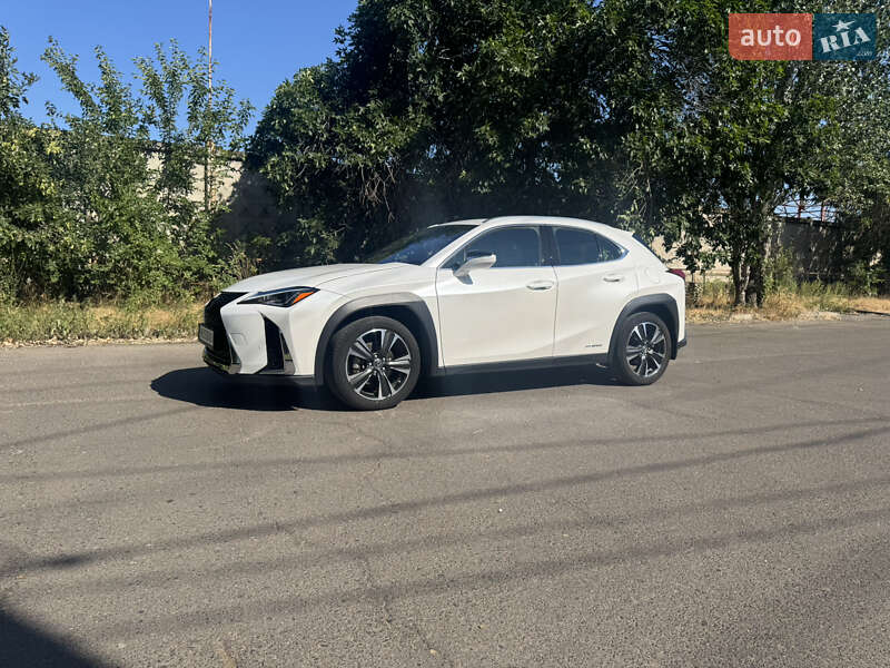 Внедорожник / Кроссовер Lexus UX 2019 в 