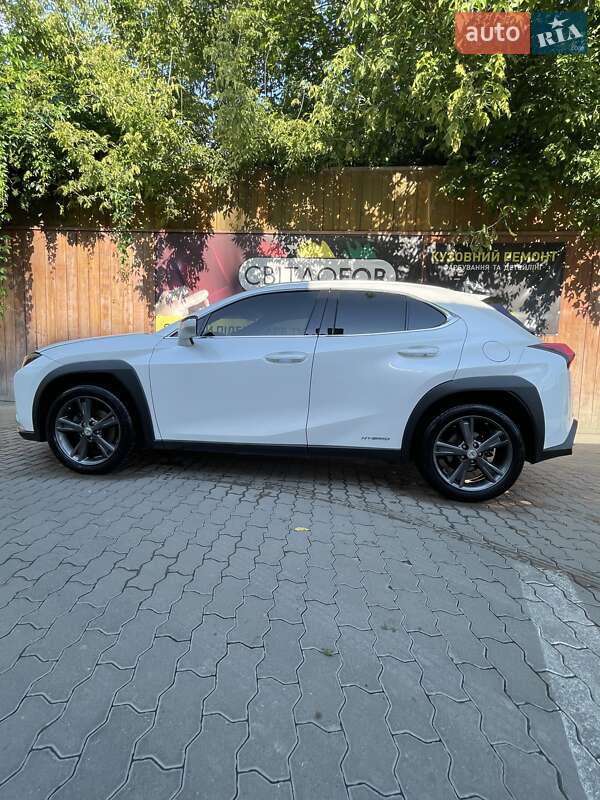 Внедорожник / Кроссовер Lexus UX 2019 в Черновцах
