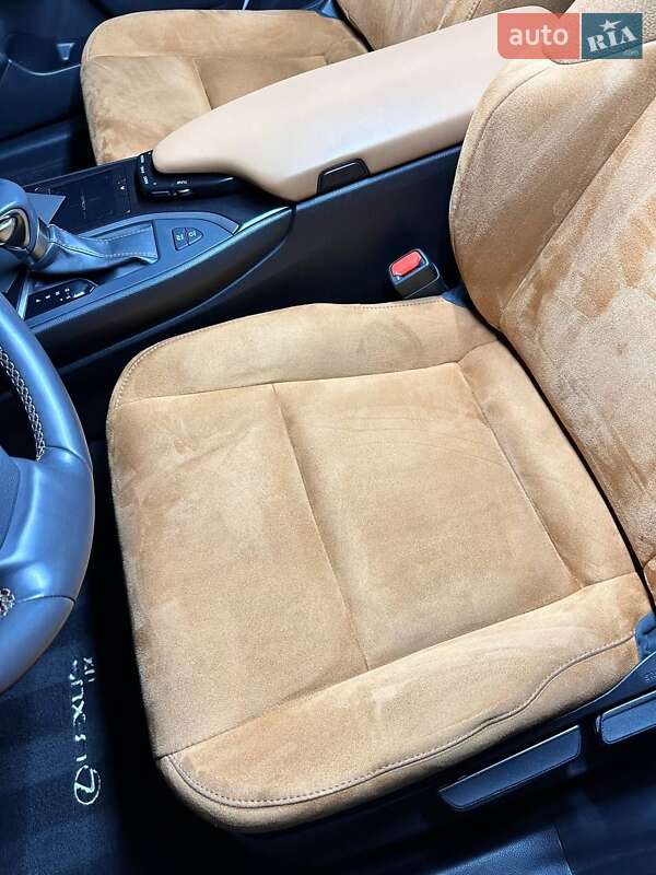 Внедорожник / Кроссовер Lexus UX 2019 в Киеве