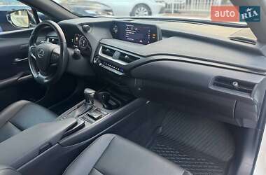 Внедорожник / Кроссовер Lexus UX 2019 в 