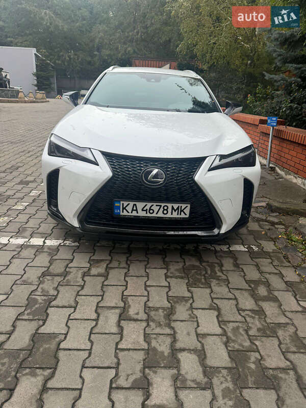 Lexus UX 2023