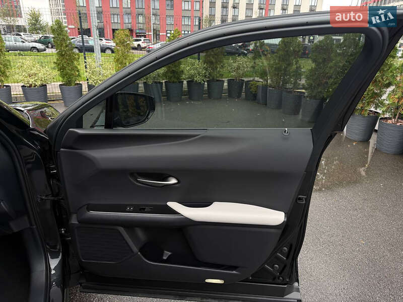 Позашляховик / Кросовер Lexus UX 2020 в Києві фото 41 Позашляховик / Кросовер Lexus UX 2020 в Києві