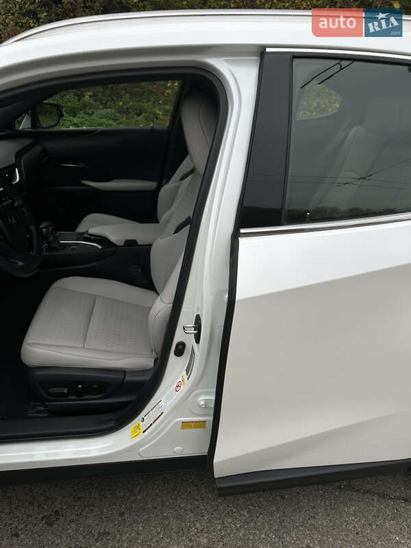 Позашляховик / Кросовер Lexus UX 2019 в Києві фото 9 Позашляховик / Кросовер Lexus UX 2019 в Києві