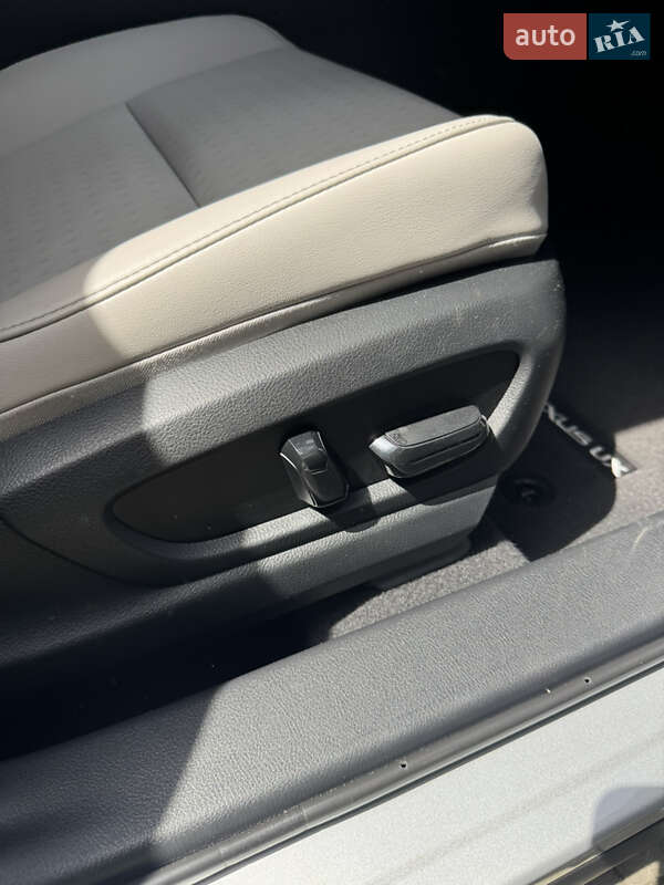 Внедорожник / Кроссовер Lexus UX 2020 в Львове