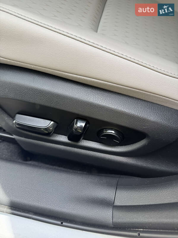 Внедорожник / Кроссовер Lexus UX 2020 в Львове