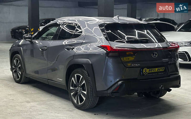 Позашляховик / Кросовер Lexus UX 2019 в Чернівцях