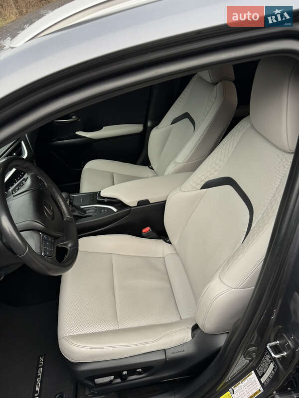 Внедорожник / Кроссовер Lexus UX 2020 в Киеве