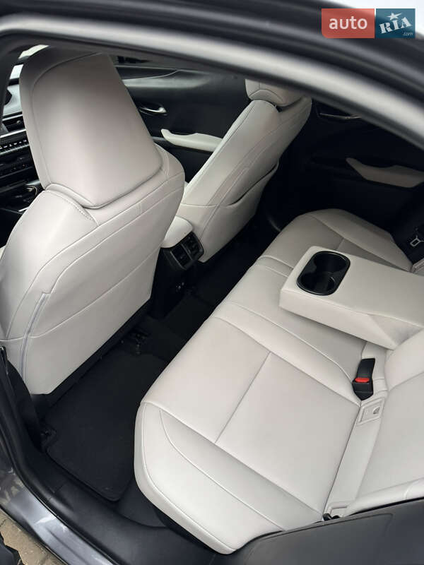 Внедорожник / Кроссовер Lexus UX 2020 в Киеве