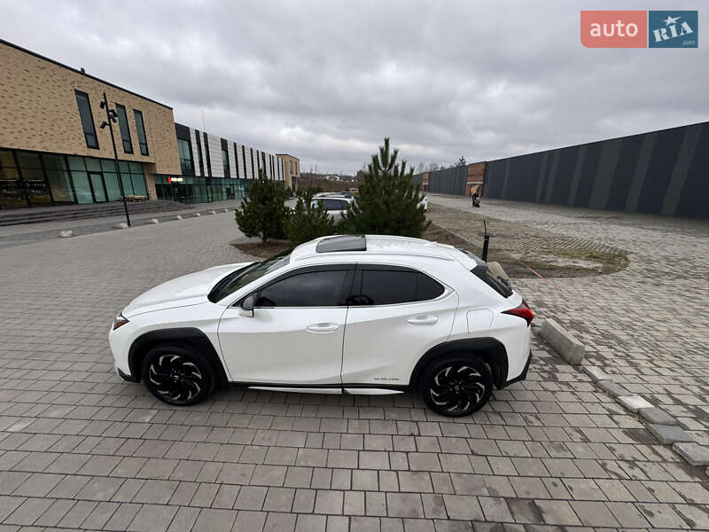 Внедорожник / Кроссовер Lexus UX 2022 в Хмельницком
