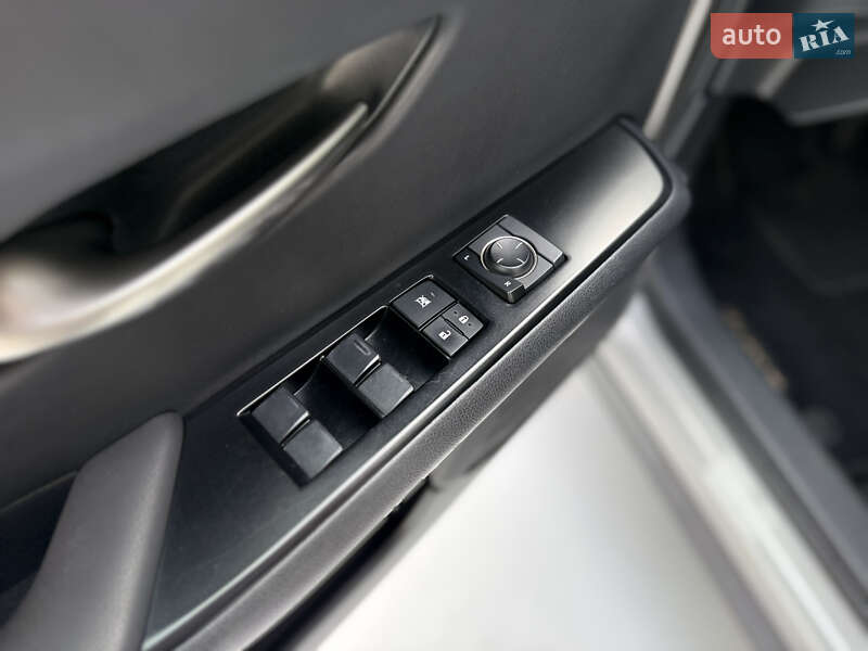 Позашляховик / Кросовер Lexus UX 2019 в Одесі фото 23 Позашляховик / Кросовер Lexus UX 2019 в Одесі