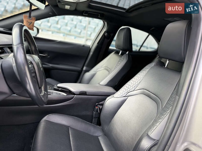 Позашляховик / Кросовер Lexus UX 2019 в Одесі фото 26 Позашляховик / Кросовер Lexus UX 2019 в Одесі