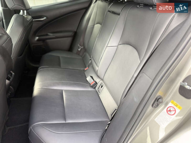 Позашляховик / Кросовер Lexus UX 2019 в Одесі фото 30 Позашляховик / Кросовер Lexus UX 2019 в Одесі