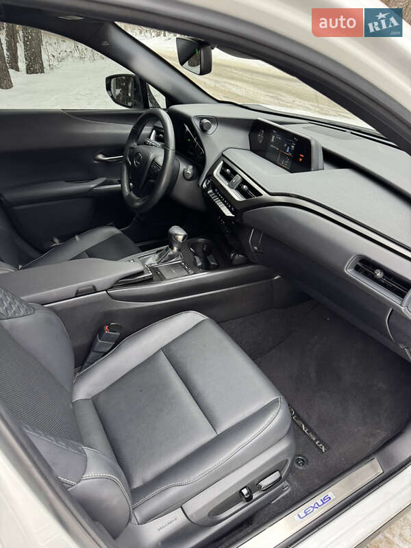 Внедорожник / Кроссовер Lexus UX 2019 в Киеве