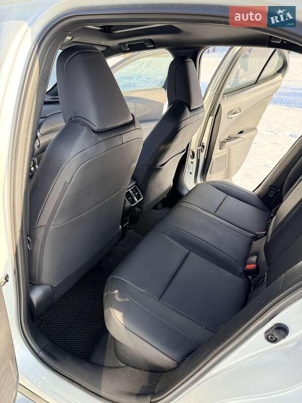 Внедорожник / Кроссовер Lexus UX 2022 в Сумах