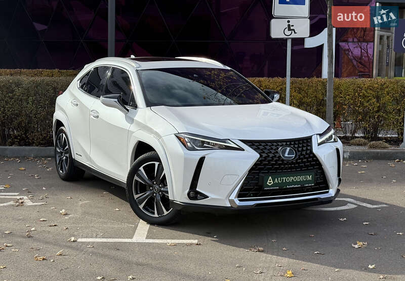 Lexus UX 2021