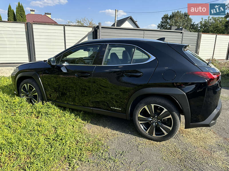 Позашляховик / Кросовер Lexus UX 2020 в Нововолинську