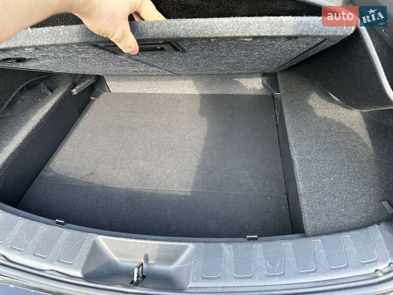 Позашляховик / Кросовер Lexus UX 2020 в Нововолинську