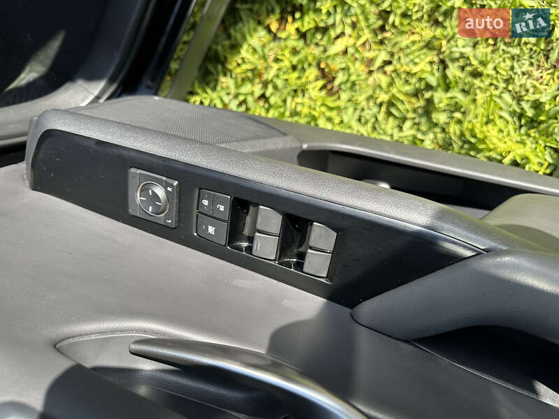 Позашляховик / Кросовер Lexus UX 2020 в Нововолинську