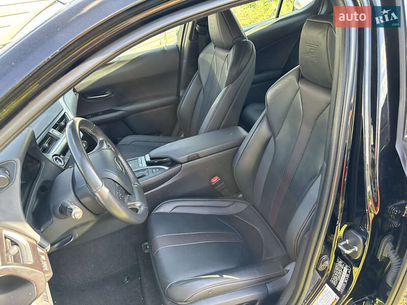 Позашляховик / Кросовер Lexus UX 2020 в Нововолинську