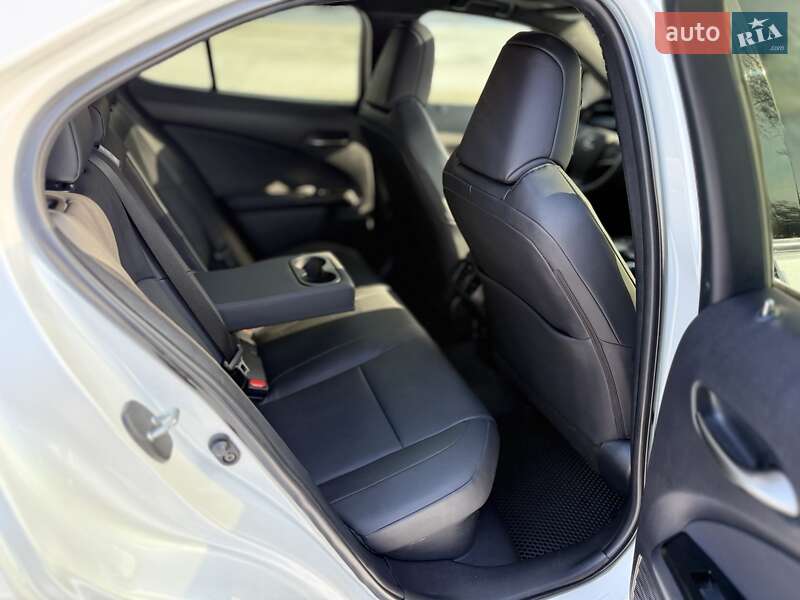 Позашляховик / Кросовер Lexus UX 2022 в Києві