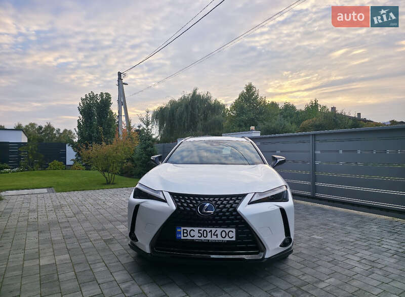 Lexus UX 2022