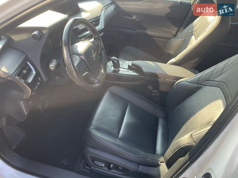 Внедорожник / Кроссовер Lexus UX 2020 в Ужгороде