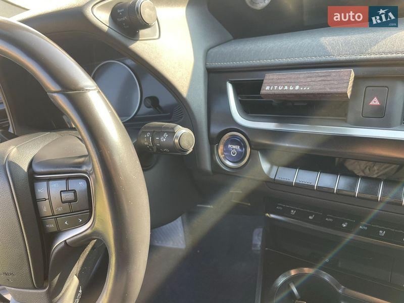 Внедорожник / Кроссовер Lexus UX 2020 в Ужгороде