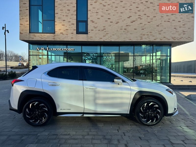 Внедорожник / Кроссовер Lexus UX 2022 в Хмельницком