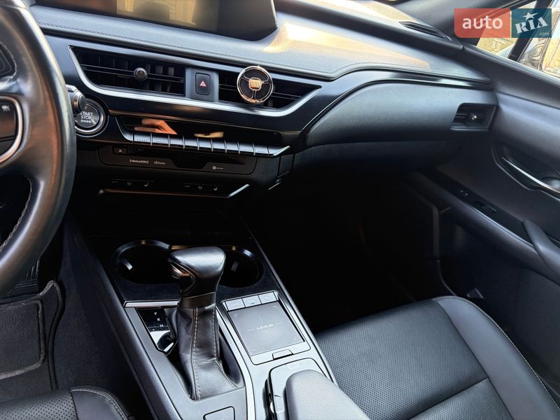 Позашляховик / Кросовер Lexus UX 2019 в Тернополі