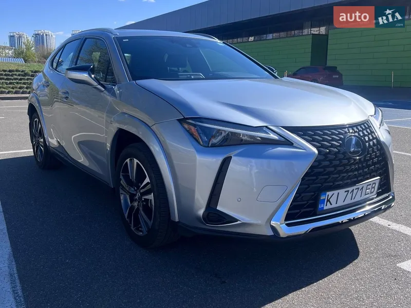 Lexus UX 2023