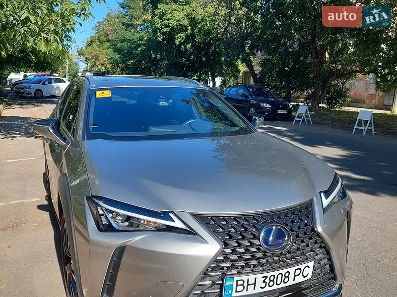 Lexus UX 2021