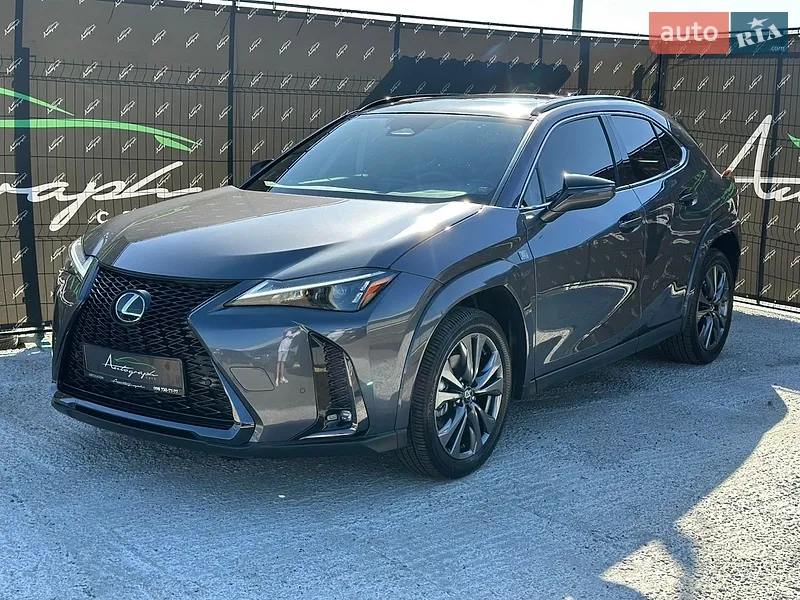 Lexus UX 2025