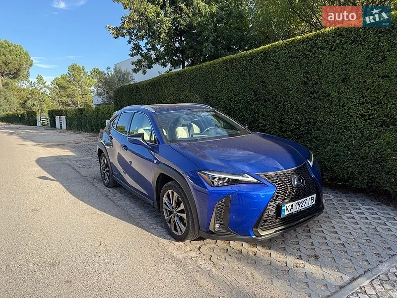 Lexus UX 2021